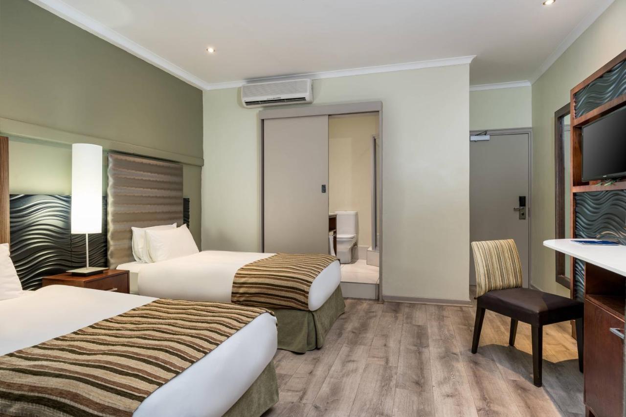 Protea Hotel By Marriott Апингтон Экстерьер фото