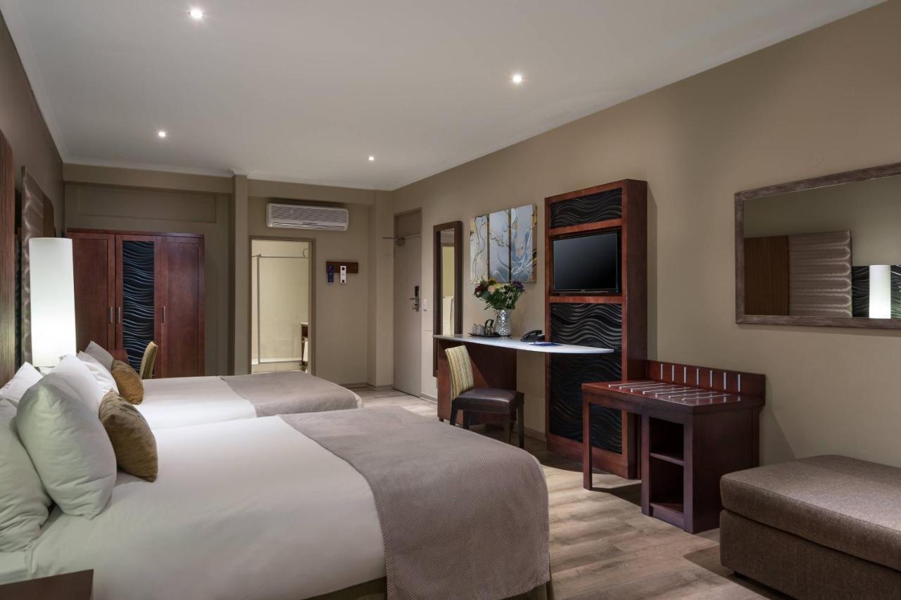 Protea Hotel By Marriott Апингтон Экстерьер фото