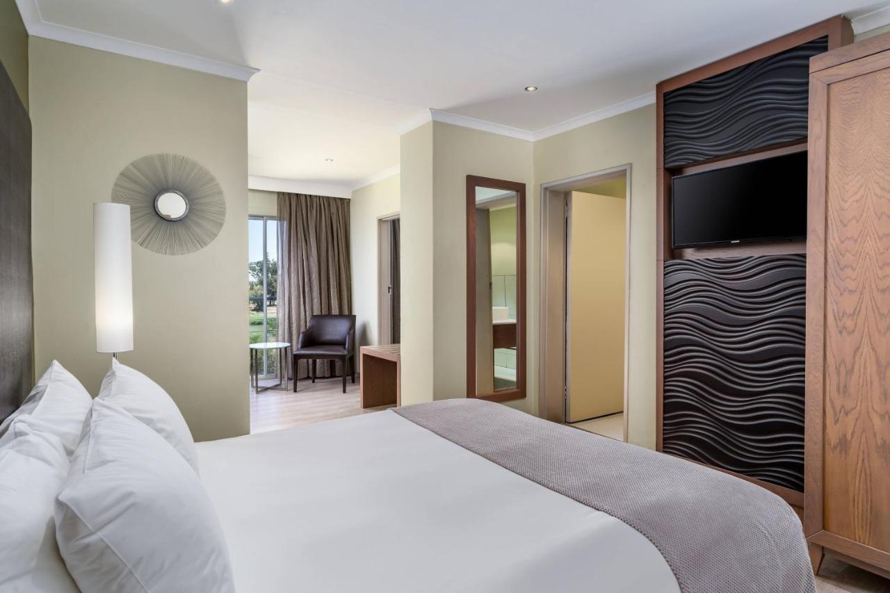 Protea Hotel By Marriott Апингтон Экстерьер фото